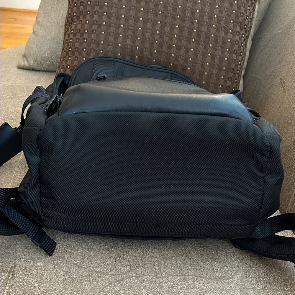 Tumi Backpack - image 8